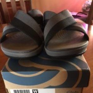 Clark’s Cloudstepper's Arla Elin Black Gray Sandals